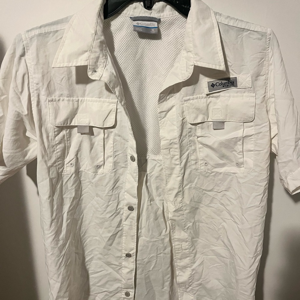 Youth XL. Columbia Ivory Mesh-Lined Shirt. Short sleeves. Fishing. Pockets.